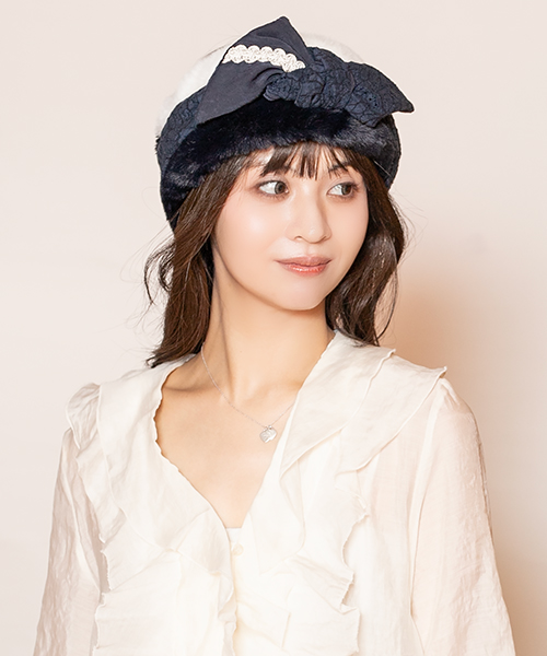 Model's head circumference: 56cm, wearing size: ONESIZE