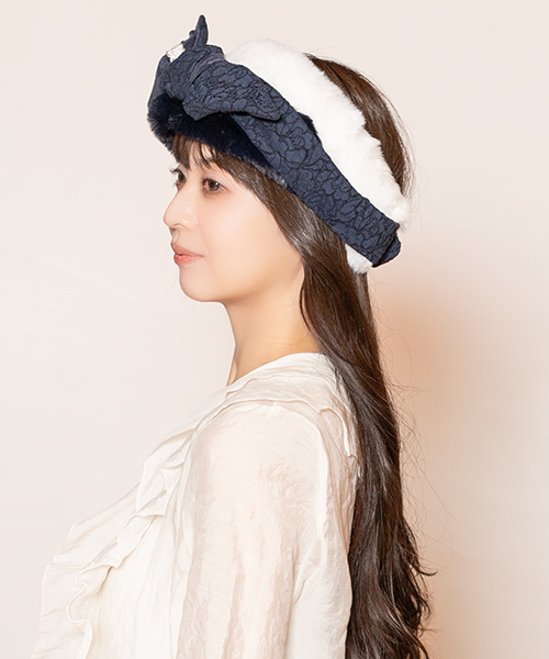 Model's head circumference: 56cm, wearing size: ONESIZE