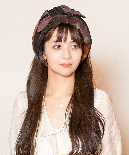 Model's head circumference: 56cm, wearing size: ONESIZE