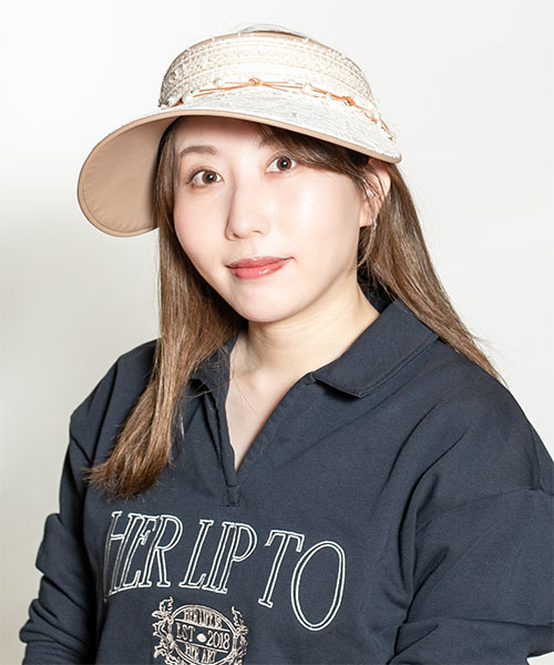 Model's head circumference: 56cm, wearing size: ONESIZE