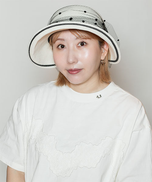 WHITE モデル頭囲：56cm