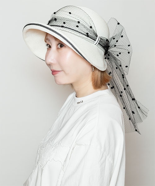 WHITE モデル頭囲：56cm