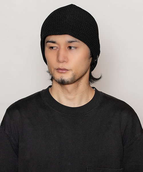 Model's head circumference: 58cm, wearing size: ONESIZE