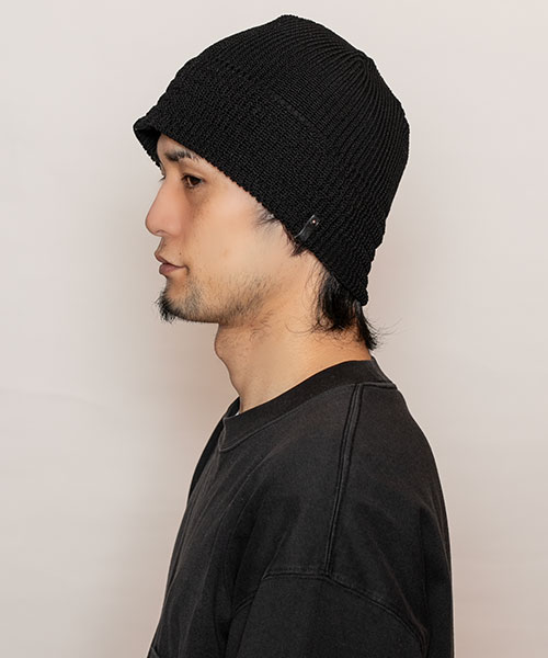 Model's head circumference: 58cm, wearing size: ONESIZE
