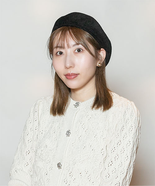 Model's head circumference: 56cm, wearing size: ONESIZE