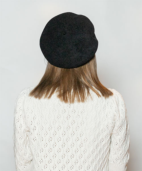 Model's head circumference: 56cm, wearing size: ONESIZE