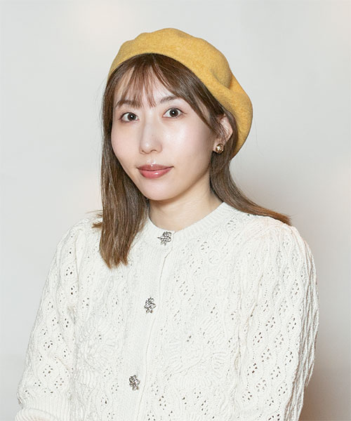Model's head circumference: 56cm, wearing size: ONESIZE