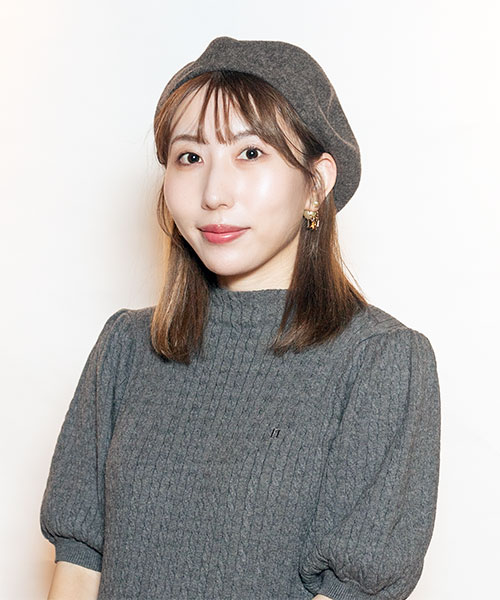 Model's head circumference: 56cm, wearing size: ONESIZE