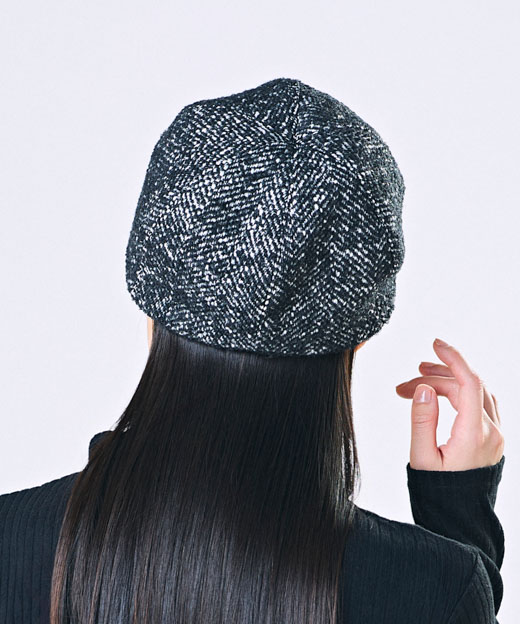 モデル頭囲：55.5cm 着用サイズ：ONESIZE