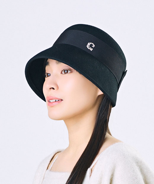 モデル頭囲：55.5cm 着用サイズ：ONESIZE