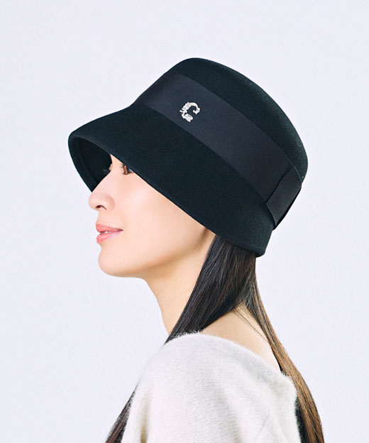 モデル頭囲：55.5cm 着用サイズ：ONESIZE