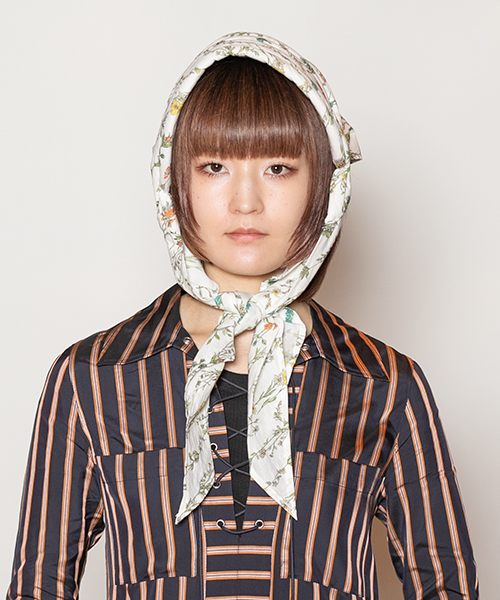 WHITE モデル頭囲：55cm