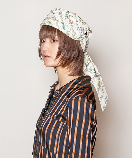 WHITE モデル頭囲：55cm （後ろ結びパターン）