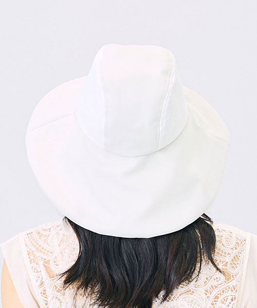 WHITE モデル頭囲：56cm