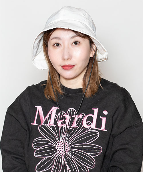 WHITE モデル頭囲：56cm