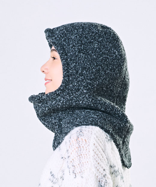 Model's head circumference: 56cm, wearing size: ONESIZE