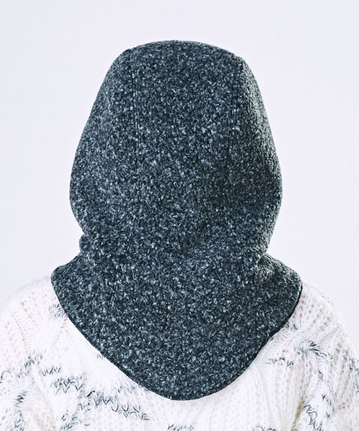 Model's head circumference: 56cm, wearing size: ONESIZE