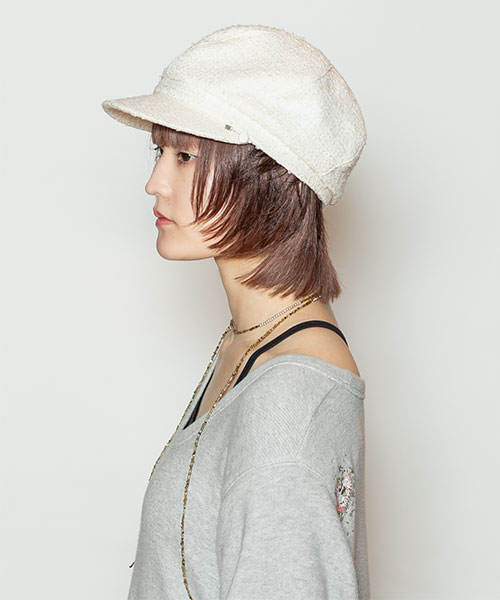 WHITE モデル頭囲：55cm
