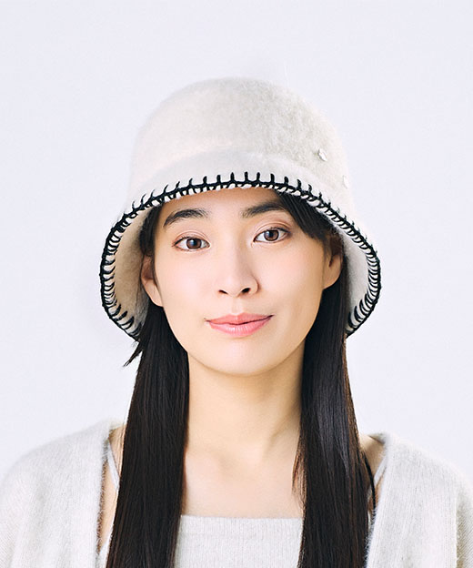 WHITE モデル頭囲：55.5cm