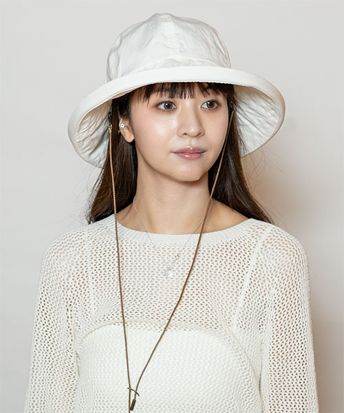 WHITE モデル頭囲：56cm