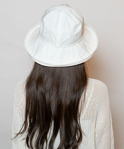 WHITE モデル頭囲：56cm