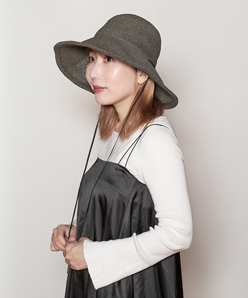 GRAY モデル頭囲：56cm （ループは留め外しパターン）