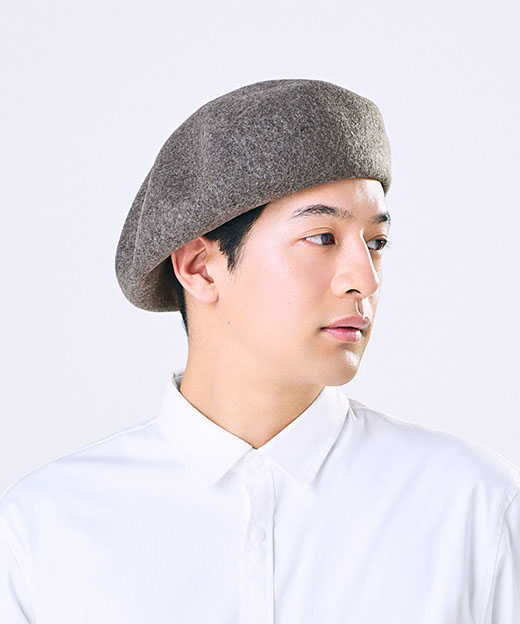 Model's head circumference: 56cm, wearing size: ONESIZE