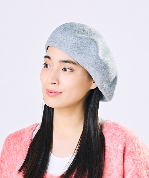 Model's head circumference: 55.5cm, wearing size ONESIZE