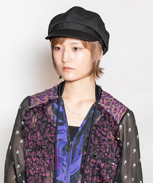 Model's head circumference: 55cm, wearing size ONESIZE