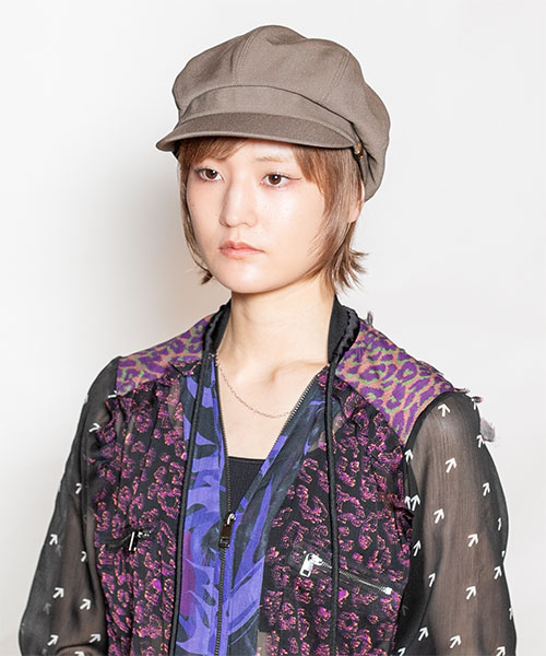 Model's head circumference: 55cm, wearing size ONESIZE