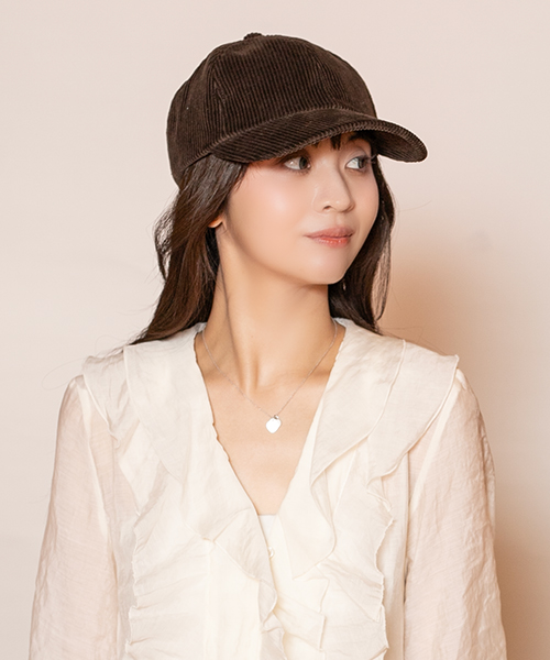 Model's head circumference: 56cm, wearing size: ONESIZE
