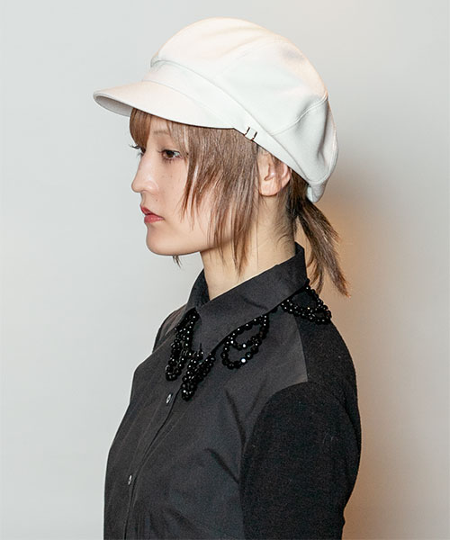WHITE モデル頭囲：55cm