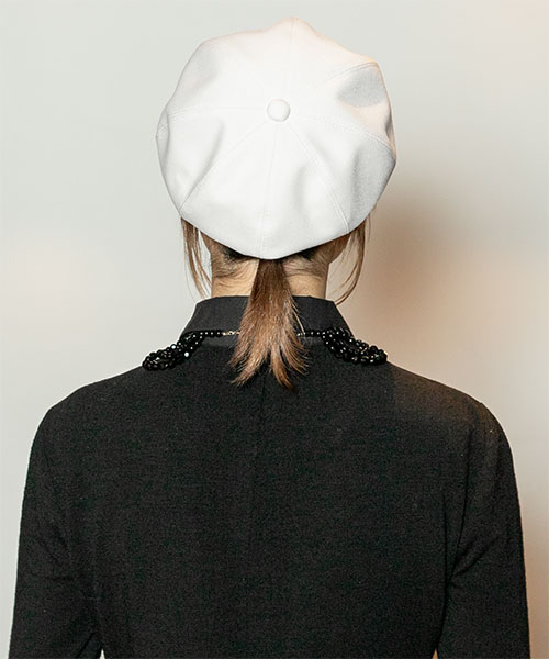 WHITE モデル頭囲：55cm