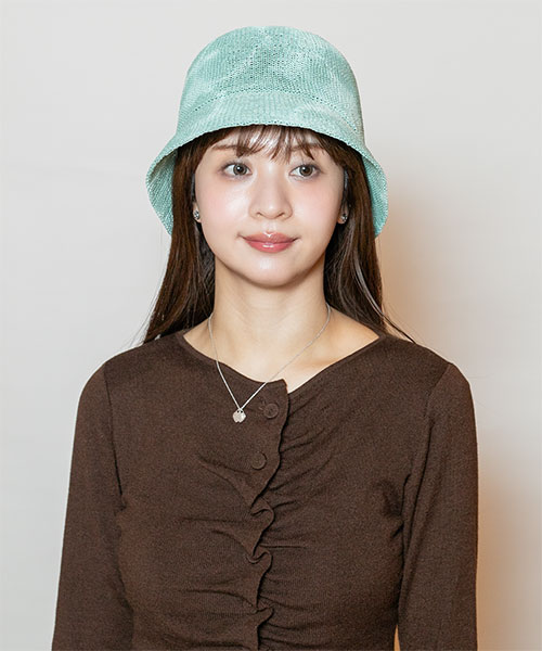 Model's head circumference: 56cm, wearing size: ONESIZE